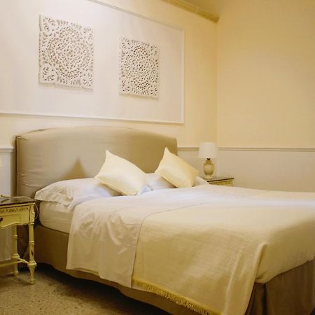 Dimora Le Tre Muse Guesthouse Lecce Exterior foto